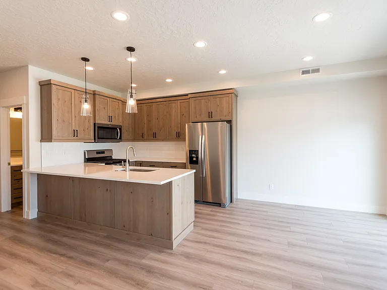 206 NE 3rd St #1 — Photo 1