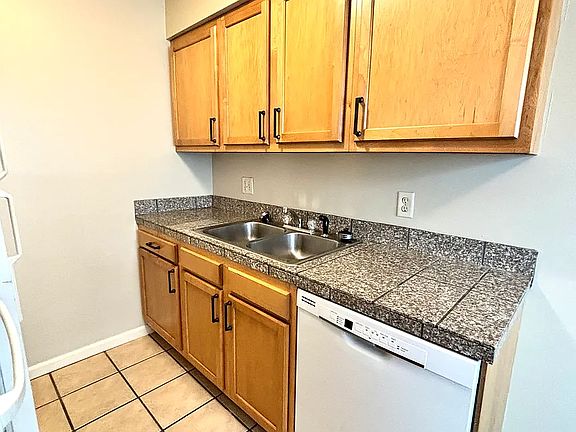 4th image of 1539 D St #7