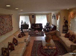 1501 N Saint Marks Pl, Palatine, IL 60067