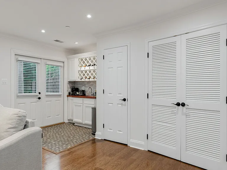 413 Clayton Ln — Photo 42