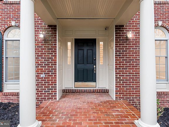 2nd image of 19925 Hazeltine Pl