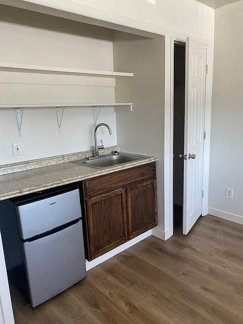 Studio, 1.0 bath, 400 sqft, $650 — Photo 3