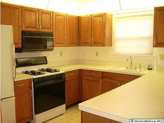 3rd image of 23 Trent Dr