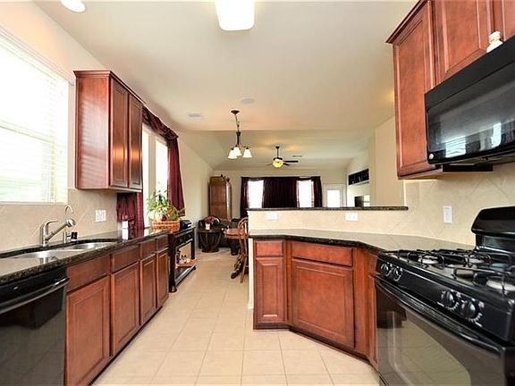 4th image of 3311 Southern Green Dr