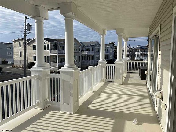 5th image of 609 Saint Albans Pl APT 1