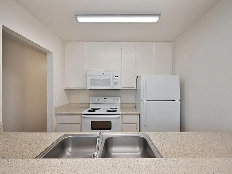 The Redwoods Apartments — Photo 19