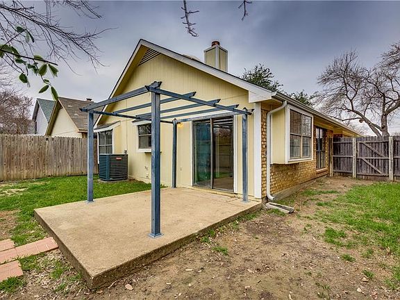 5th image of 1334 Daffodil Ln