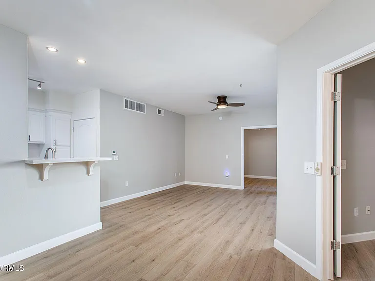1701 E Colter St #218 — Photo 2