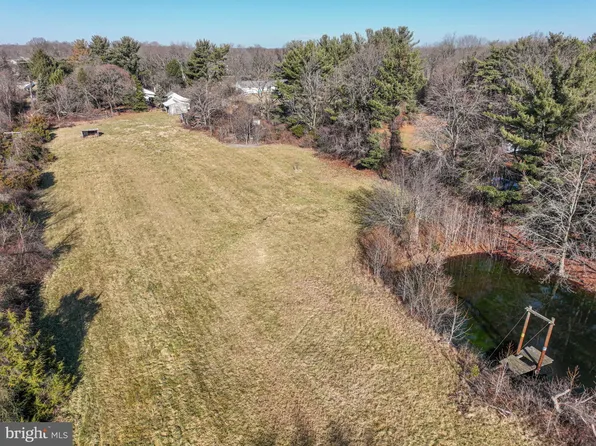 411 Canoe Club Rd, Newark, DE 19702