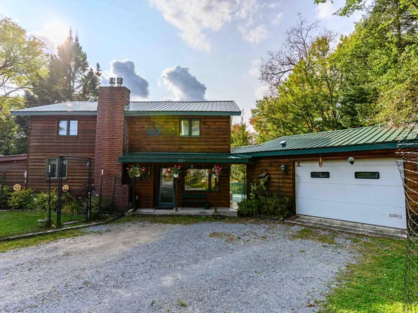 129 Riverside Ln, Old Forge, NY 13420
