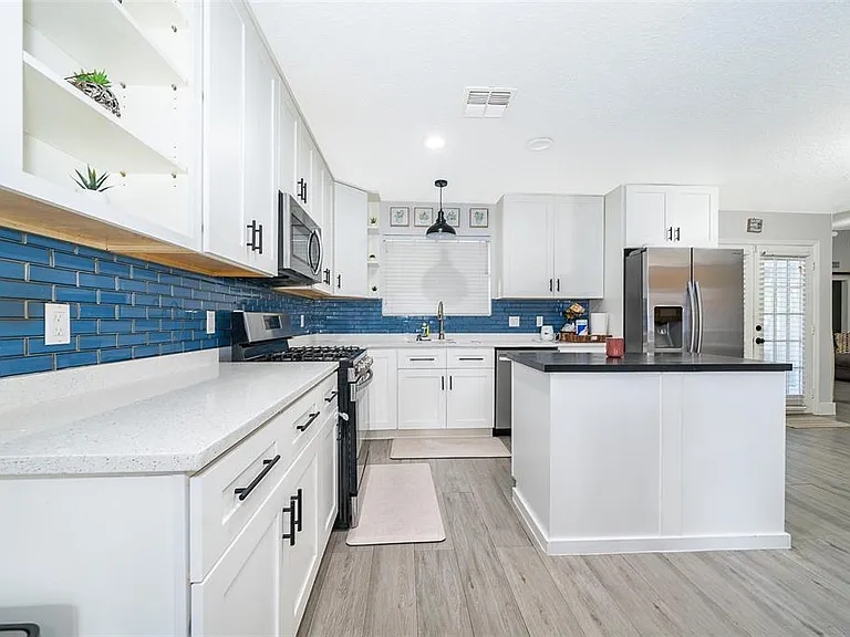7118 Caloosa Ct — Photo 11