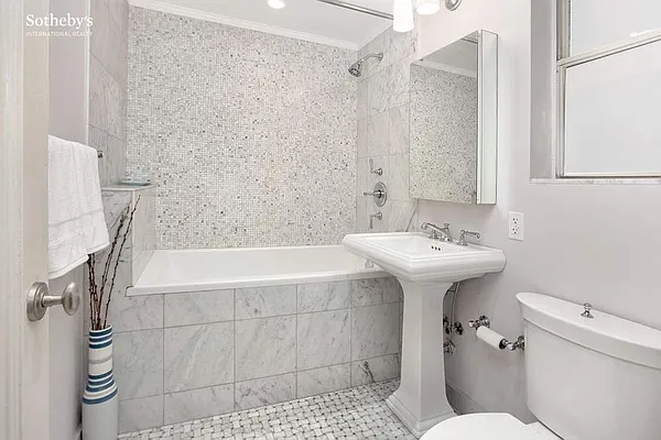 Rented by Sotheby's International Realty | media 14