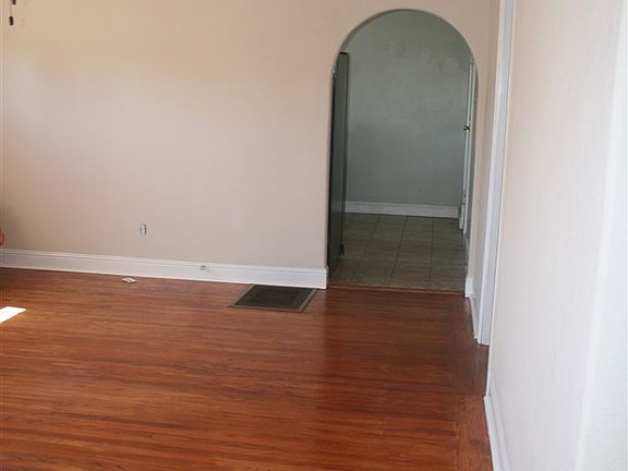 4th image of 625 W 13th St