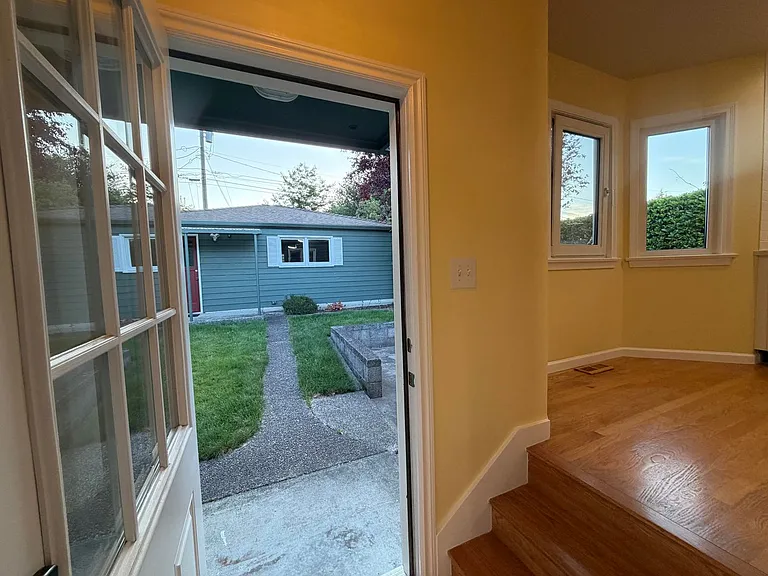 924 N Union Ave — Photo 24