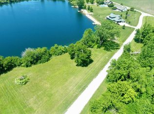4 Moss Lake Rd, Farmer City, IL 61842