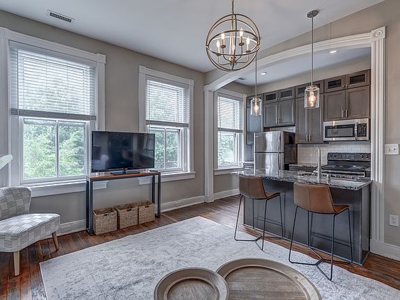 3rd image of 2408 E Clay St #2