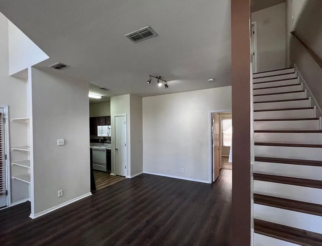 2 bed, 2.0 bath, 1275 sqft, $1,450 — Photo 2
