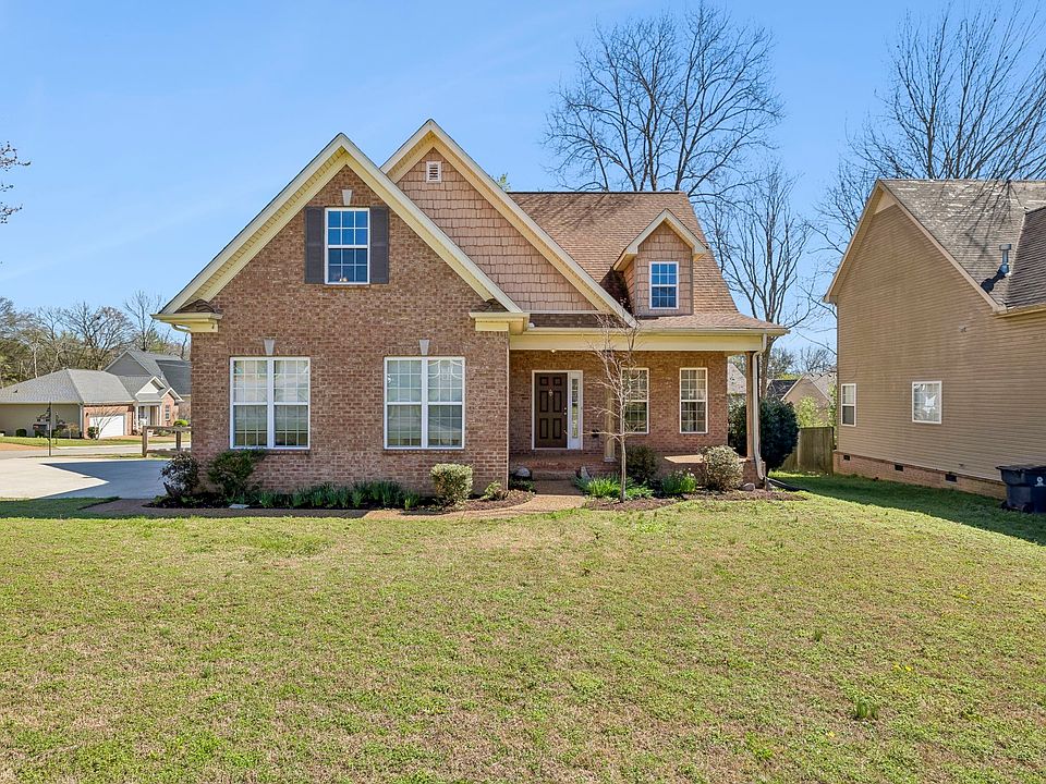 1st image of 813 Royal Oaks Dr