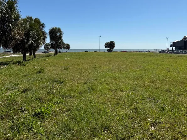 960 Beach Dr, Gulfport, MS 39507