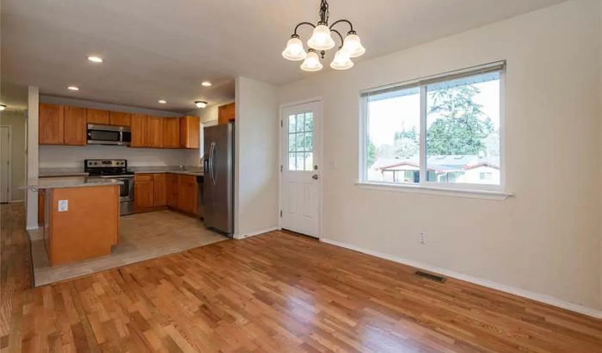 9719 Kenwood Dr SW — Photo 2