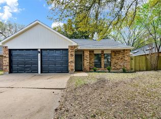322 Valley Spring Dr, Arlington, TX 76018