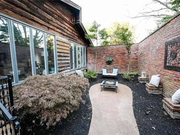 1245 Paloma Dr, Saint Louis, MO 63131