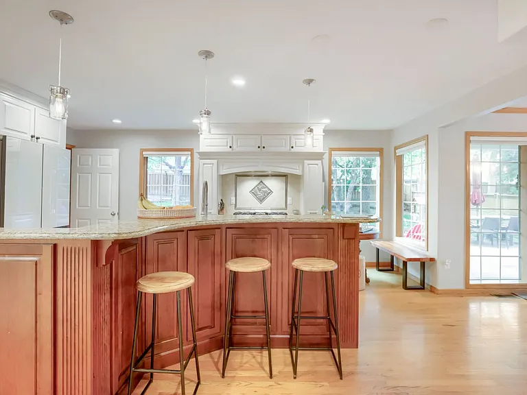 1244 Oakleaf Cir — Photo 10
