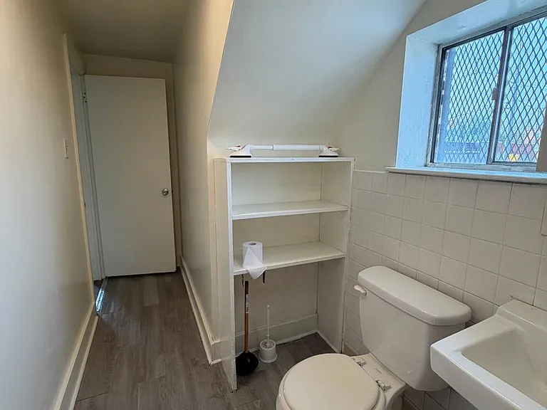 717 W Market St — Photo 13
