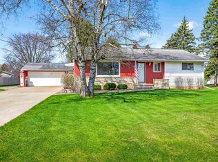 1276 Irish Rd, Neenah, WI 54956
