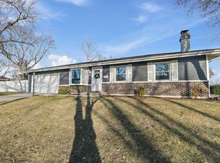 17 Myrtle Ln, Streamwood, IL 60107