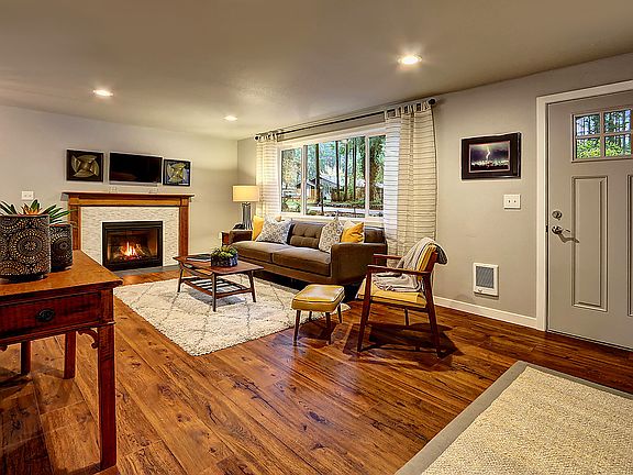 3rd image of 13816 Pinehurst Ln NW