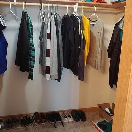 walkin closet master bedroom