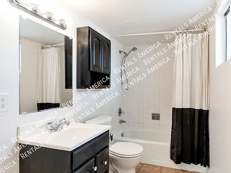 1830 E 8th St #2 — Photo 16