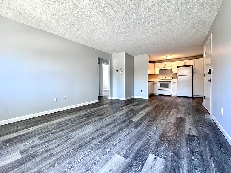 128 North St #10 — Photo 4