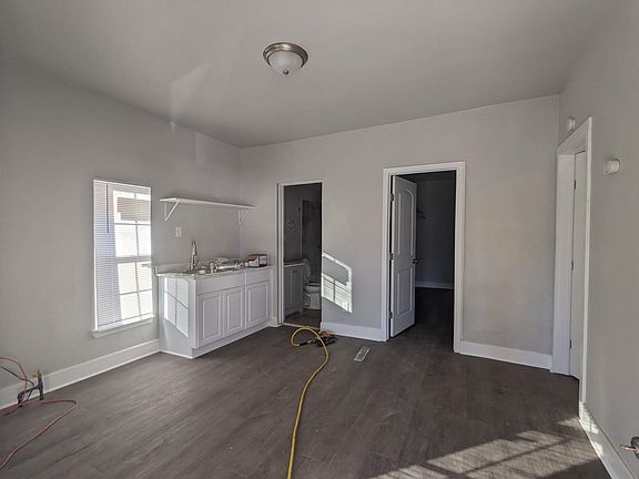 4th image of 213 E Munson St #A
