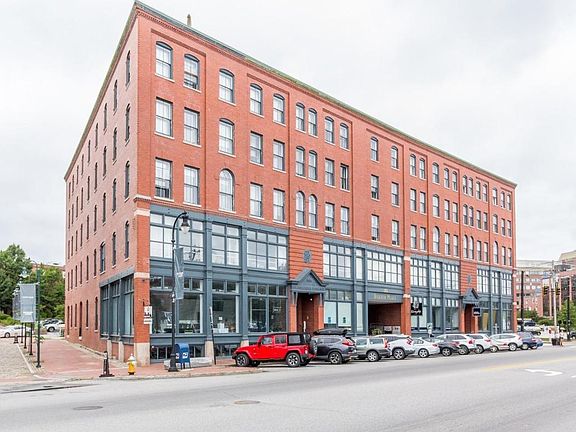 Everyone wants to live at BAXTER Place! 305 Commercial Street - Foundry Lane on the left, next to the Courtyard Marriott - Close to everything