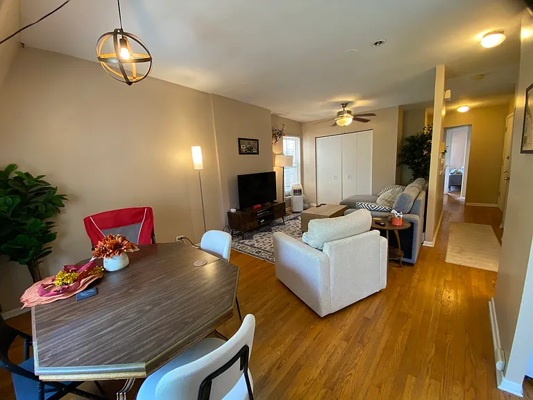 437 W Saint James Pl #3 — Photo 9