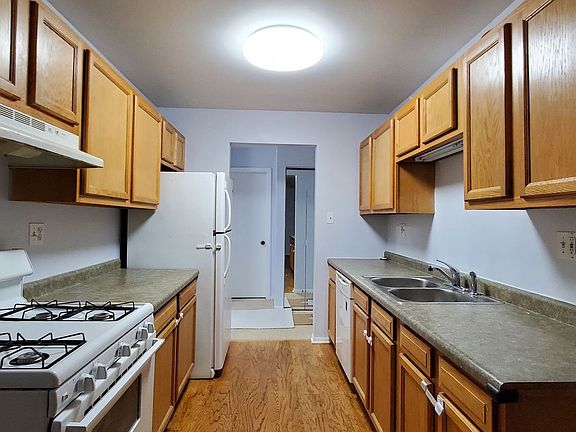 5th image of 8923 Knight Ave APT 204