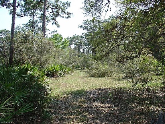 4th image of 975 Silver Lake Rd