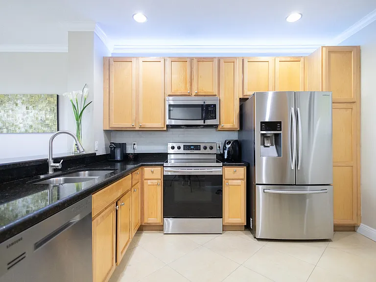 8115 Bellagio Ln — Photo 4