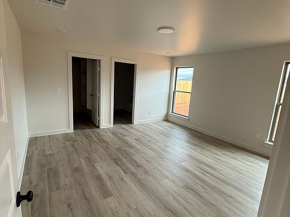 5th image of 2056 Acacia Ln