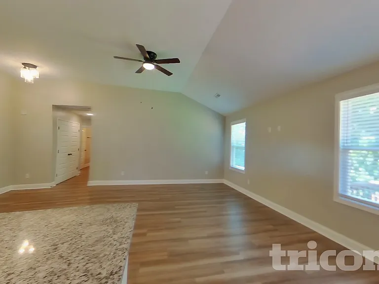 341 Green Hills Dr — Photo 2