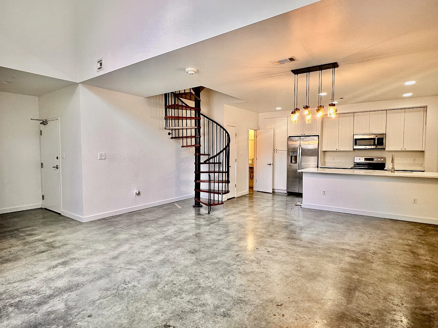 Spacious 1-Bed, 1.5-Bath with In-Unit Laundry + Off-Street Parking in the Heart of New Orleans — Photo 2