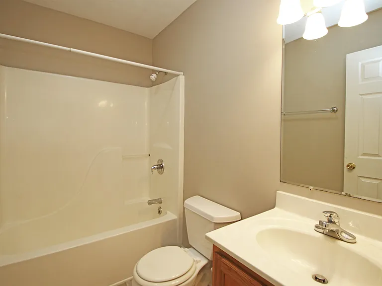 438 W Market St — Photo 15