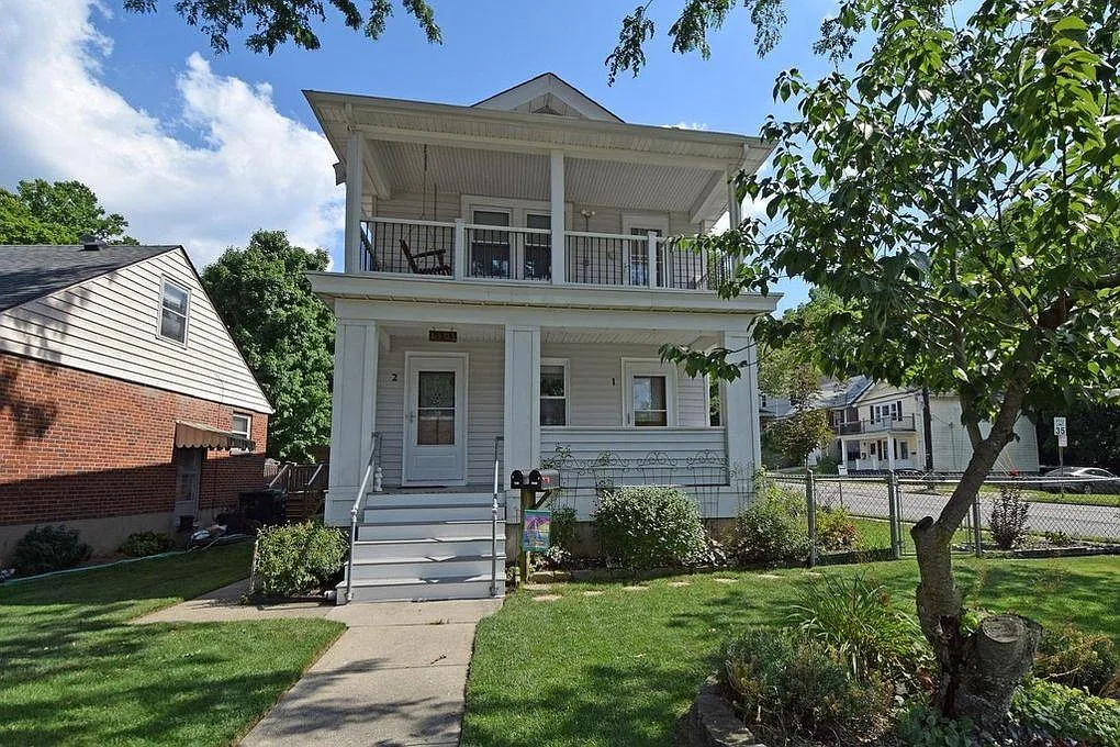2 bed, 1100 sqft, $2,100 — Photo 1