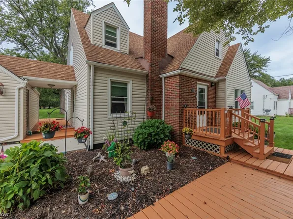 412 Douglas Blvd, Richmond Heights, OH 44143