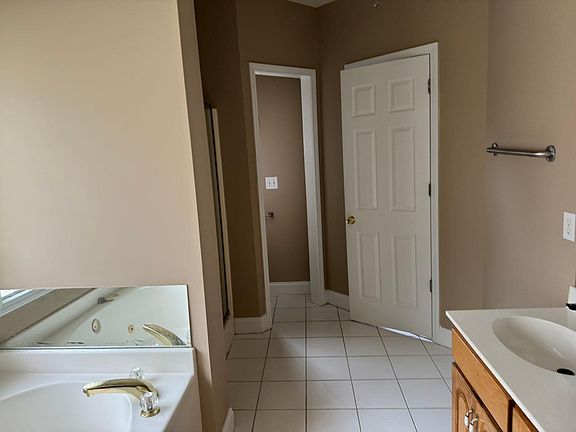 3rd image of 45 Sylvia Cir