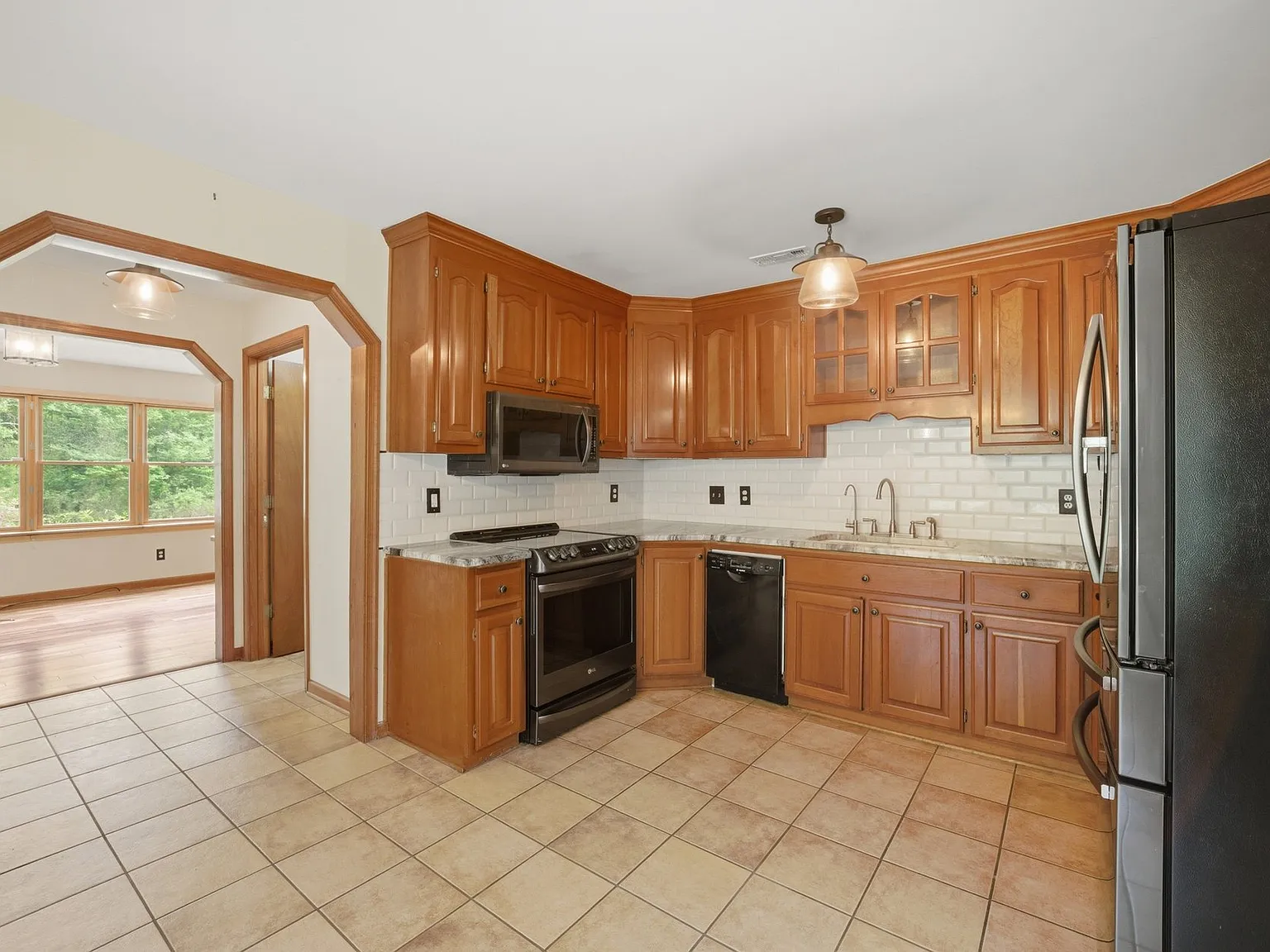 3 bed, 2088 sqft, $2,700 — Photo 4