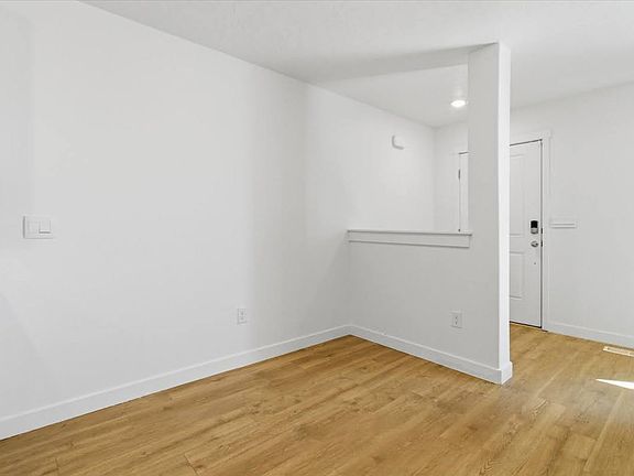 2nd image of 1194 Summit Ridge Pkwy