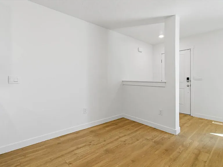 1194 W Summit Ridge Pkwy — Photo 2